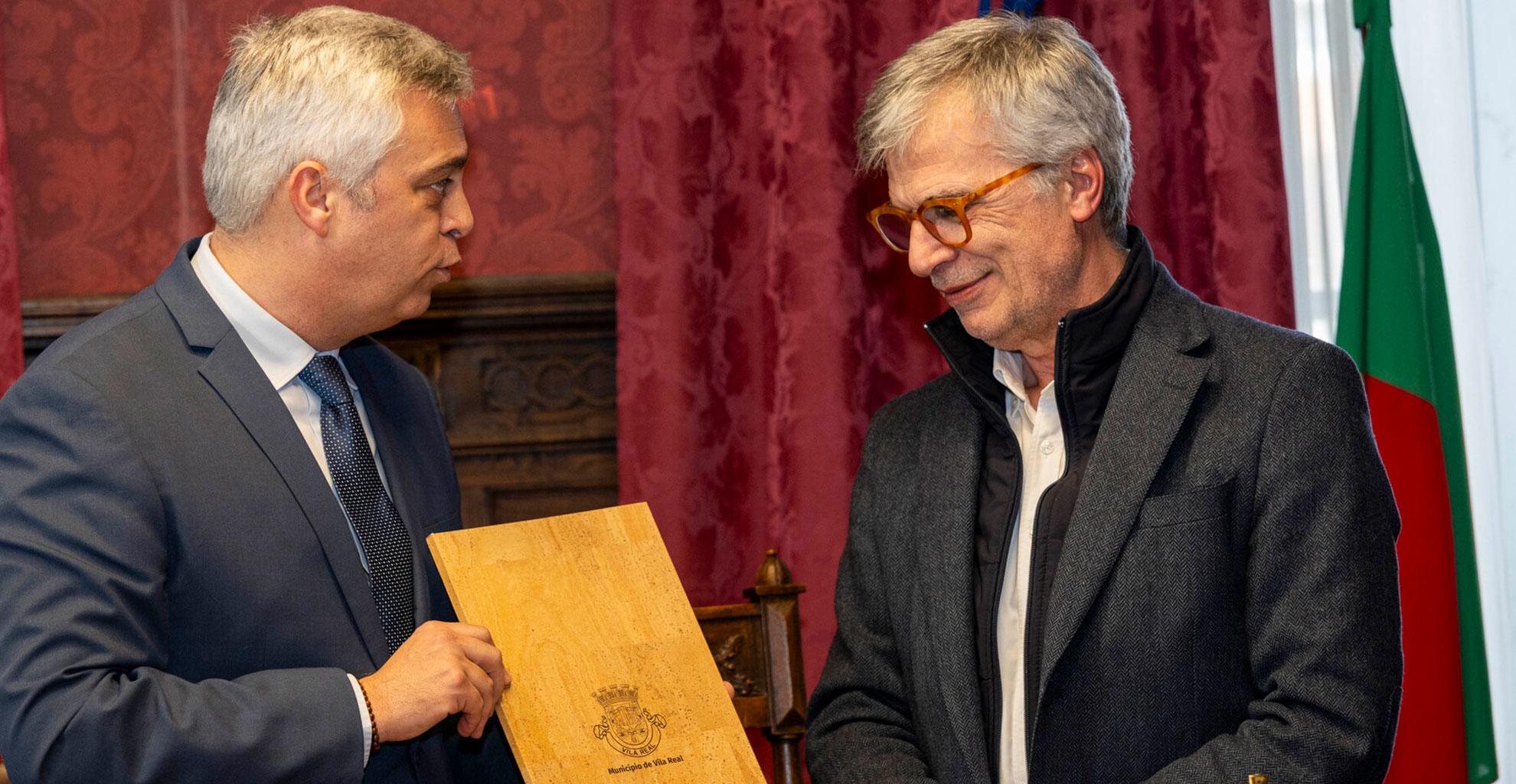 CÂMARA MUNICIPAL HOMENAGEOU O DR. EDUARDO VARELA NA SUA APOSENTAÇÃO